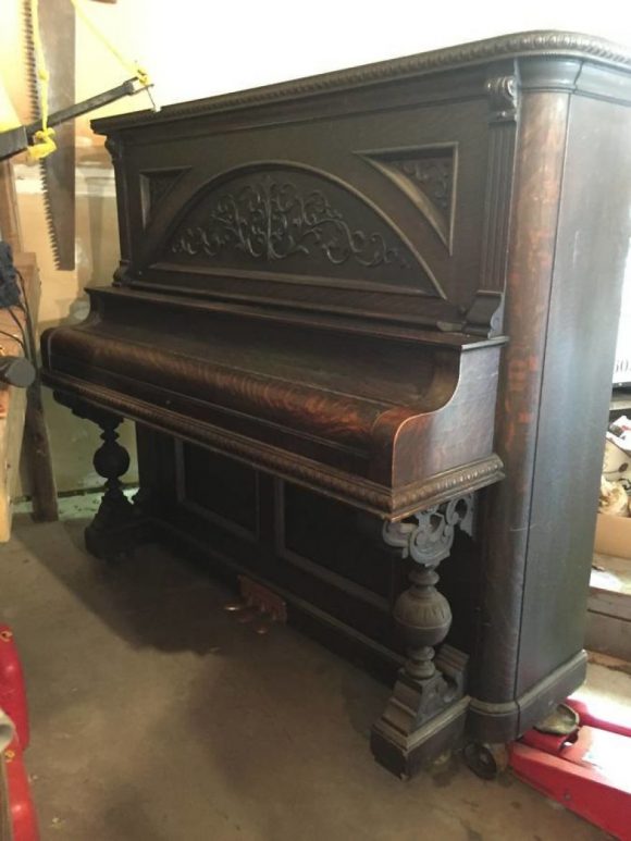old_piano_turned_into_desk_01
